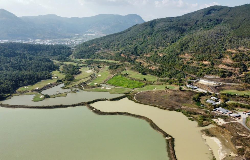 Cơ quan chức năng đã tạm đình chỉ điều tra vụ gần 40 ha rừng biến mất ở sân golf Đạ Ròn. Ảnh: Lam Hồng