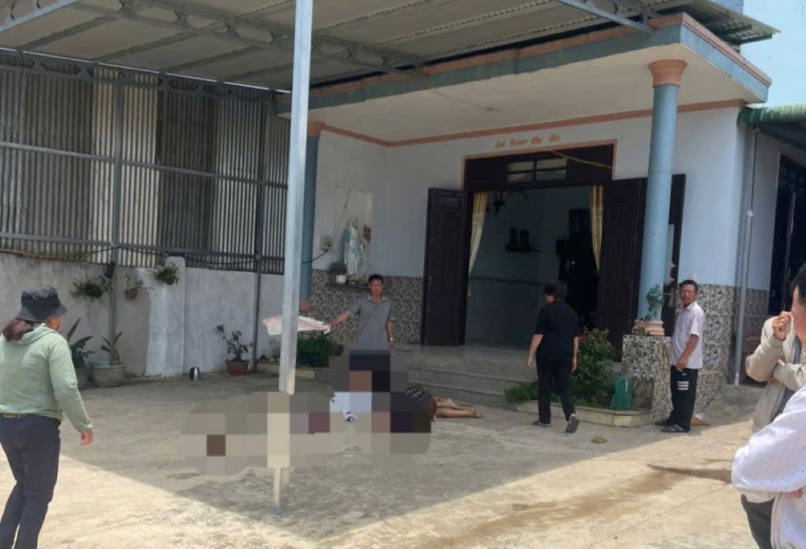 La escena del choque electrocutado dejo al hombre muerto. Imagen de la lampara roja