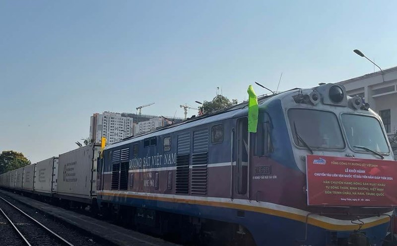 The International League Train transports agricultural goods exported from tsunami, Binh Duong, Vietnam to Trinh Chau, Ha Nam, China. Photo: Huyen Trang/TTXVN