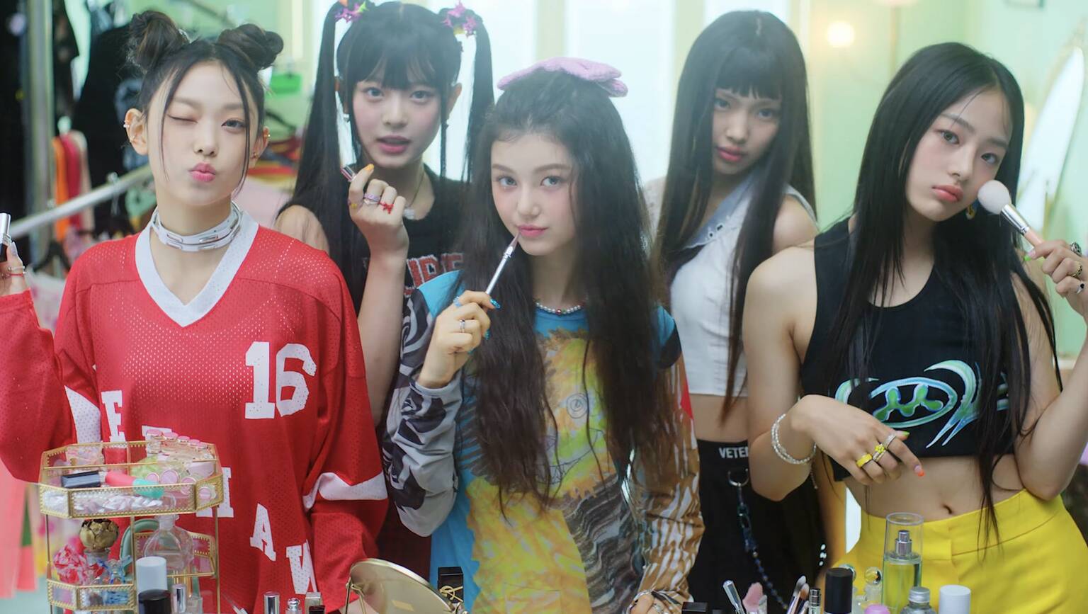 Gioi luat su cho rang NewJeans kho thang ADOR. Anh: cat MV Attention