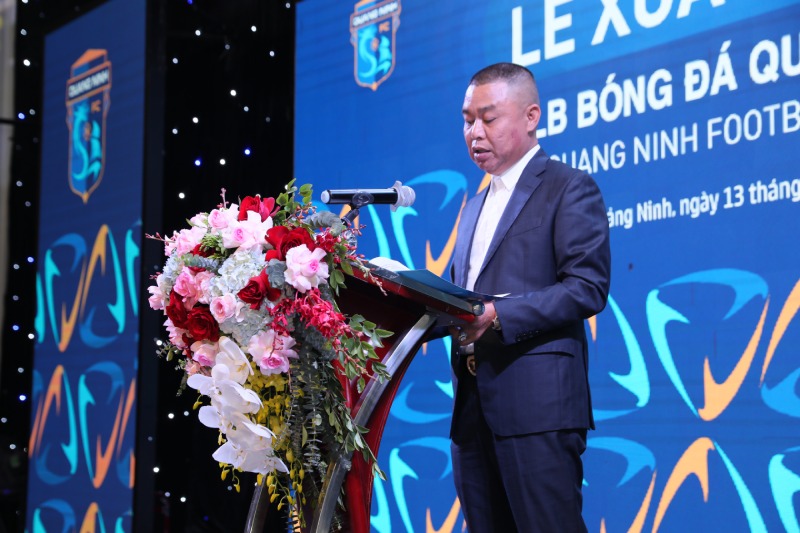 Chu tich cau lac bo Quang Ninh Ha Tuan Dung phat bieu tai buoi le. Anh: CLB Quang Ninh