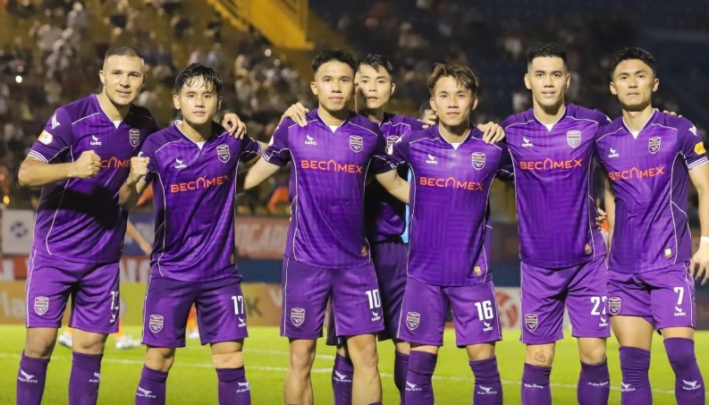 Tien Linh (2nd from right) scored in the battle of Binh Duong against Da Nang. Photo: Binh Duong FC