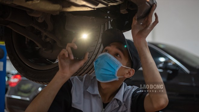 Los costos y los procesos de mantenimiento de los automoviles electricos en comparacion con los automoviles de gasolina tienen una gran diferencia en la direccion de beneficio para los usuarios de automoviles electricos. Foto: Khanh Linh
