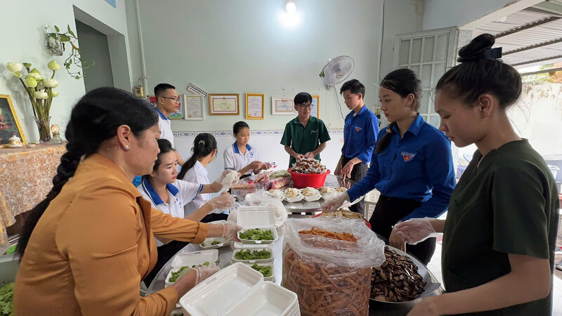 Los platos de amor, el calor de las personas dificiles. Imagen de la ciudad de Huanglong