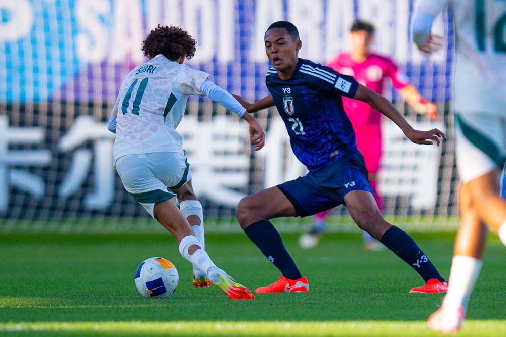 U17 Japon (color azul) eliminado en la cuartos de final de la U17 de Asia 2025. Imagen de la ciudad de Arabia Saudita