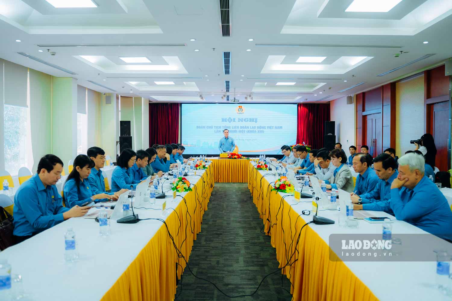 Uno de los contenidos de la sesion 11 y XIII del presidio del VGCL esta discutiendo 3 grupos de problemas que se espera enmendar y complementar la ley sindical de 2024. Imagen: Templo Phu Templo Phu
