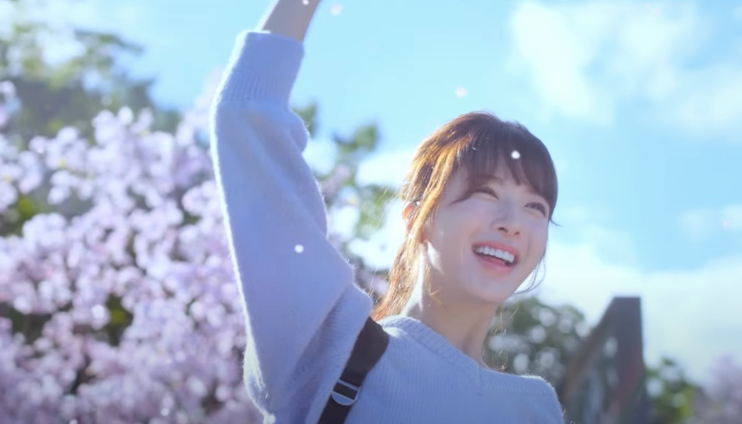 La protagonista femenina en Seo Kang Joon's Movie Wave of Service Wave. Fotos cortadas de la pelicula de Bunny's Boyfriend