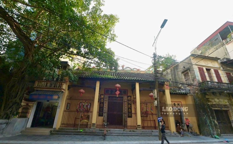 Trieu Chau Temple is located in Hang Iron Street (Nam Dinh City). Photo: Luong Ha