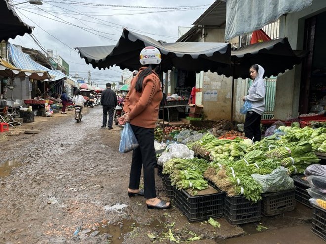 Tỉnh Đắk Lắk chi thêm tiền hỗ trợ người dân di dời khỏi chợ tạm