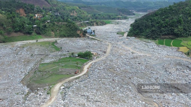 Chưa thể khắc phục ruộng lúa hóa đá sau bão lũ ở Lào Cai