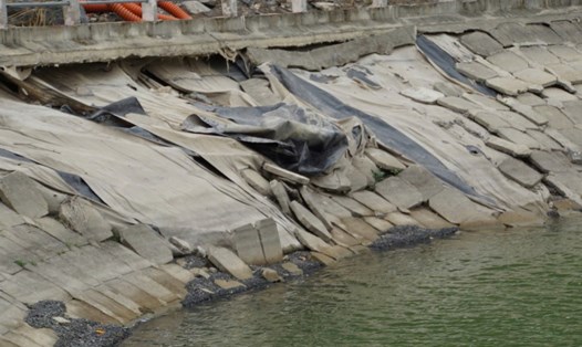 Tình trạng sạt lở tại hồ nước ngọt Trân Châu, Hải Phòng. Ảnh: Anh Tuấn