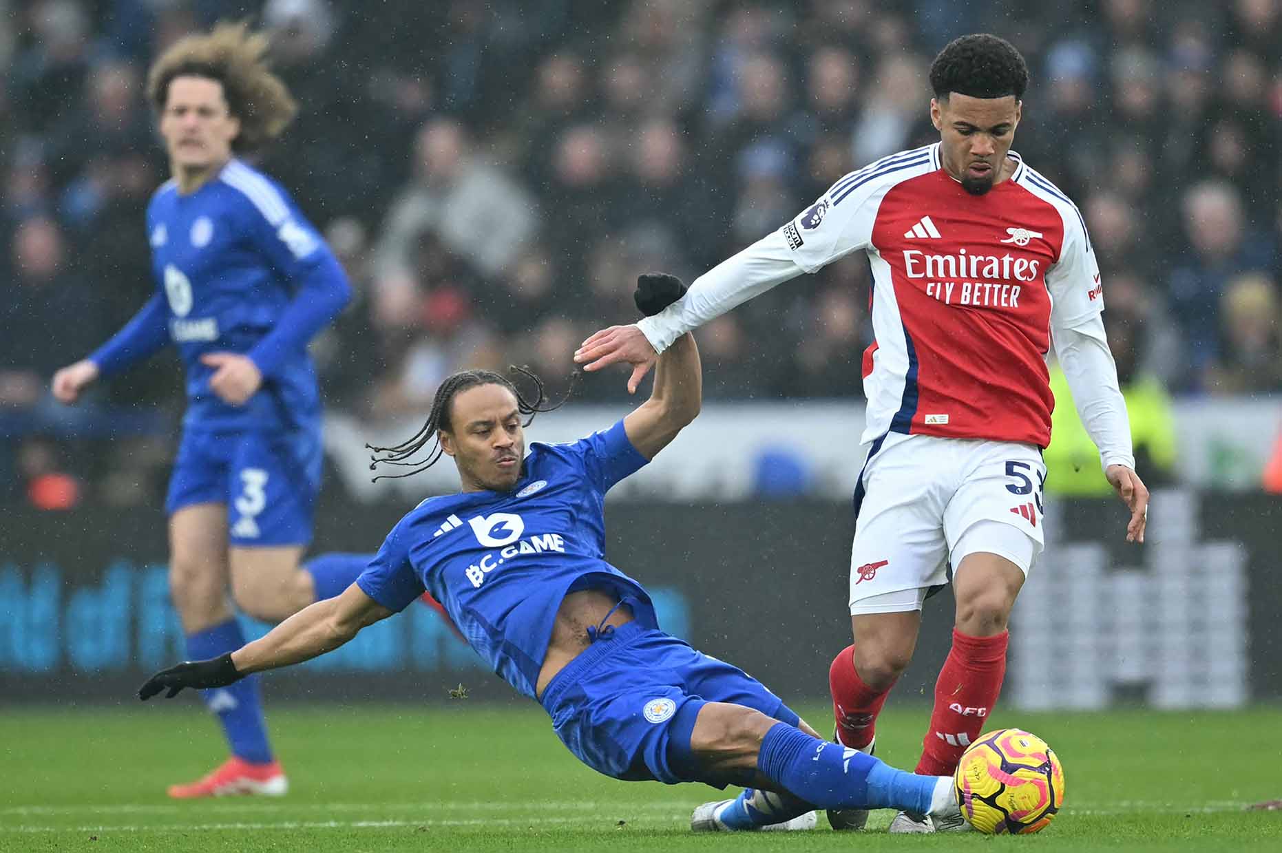 Arsenal are trying to improve to fight the Champions League. Photo: AFP