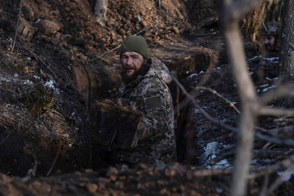 Soldados ucranianos en el campo de batalla. Imagen de AFP