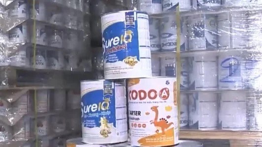 Many poor quality milk advertising artists are criticized by the public. Photo: Screenshot.