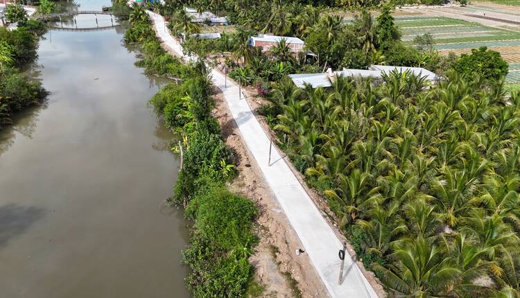 Terminado el traslado de los postes electricos en la linea antes de las vacaciones 30.4. Imagen de la ciudad de Huanglong