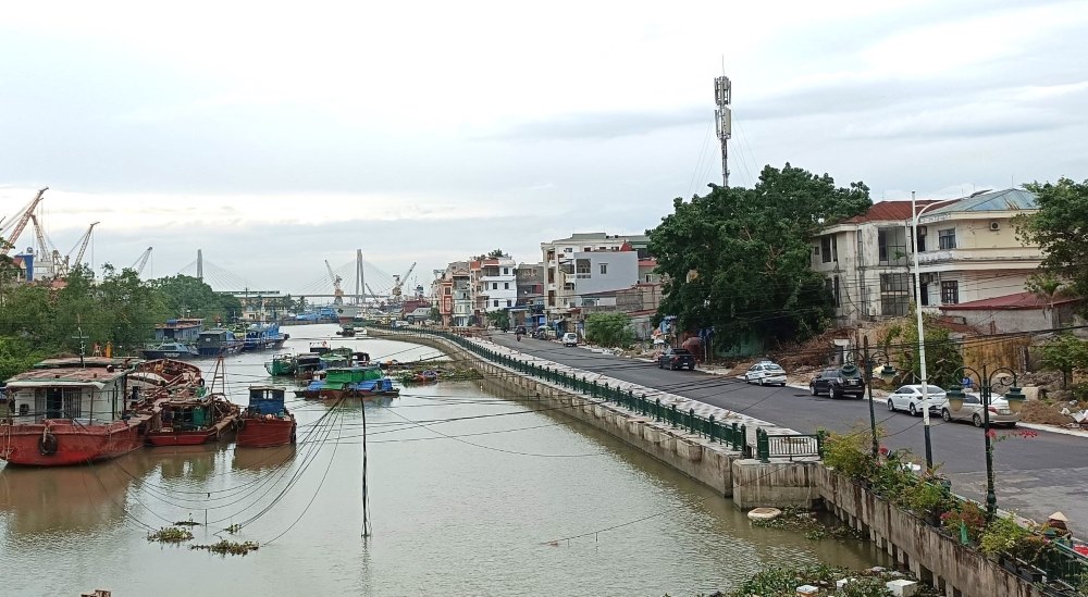Department of Construction of Hai Phong City announces the traffic flow division for construction of the Tam Bac River Restiles. Photo: Hoang Khoi