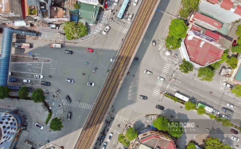 The construction area of the intersection of Le Trong Tan, Ha Dong and Highway 6. Photo: To The