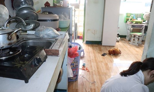 Công nhân Đà Nẵng "cơi nới" nhà ở tập thể vì quá chật. Ảnh: Nguyễn Linh