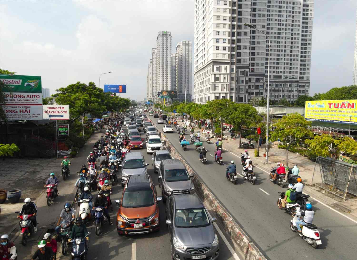 Nguyen Huu Tho Street desde el Distrito 7 hasta el centro de la ciudad de Ho Chi Minh. Foto: ANH TU