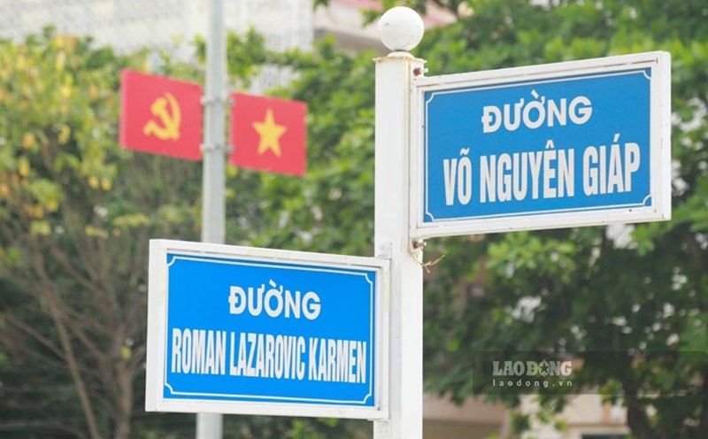 Special routes bearing the name of foreigners in Dien Bien Phu City. Photo: Quang Dat