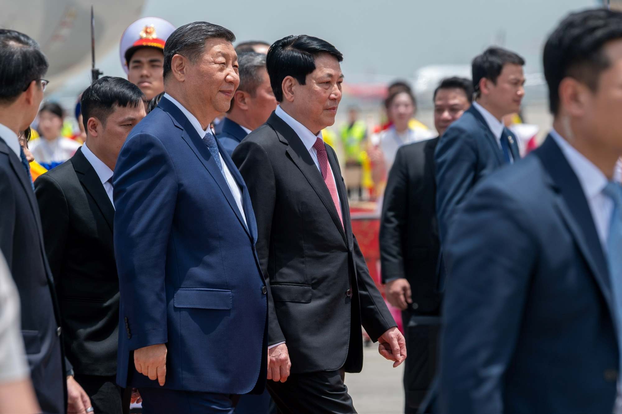 Politburo member, President Luong Cuong welcomed General Secretary, 
Chinese President Xi Jinping at Noi Bai International Airport. Photo: Hai Nguyen
