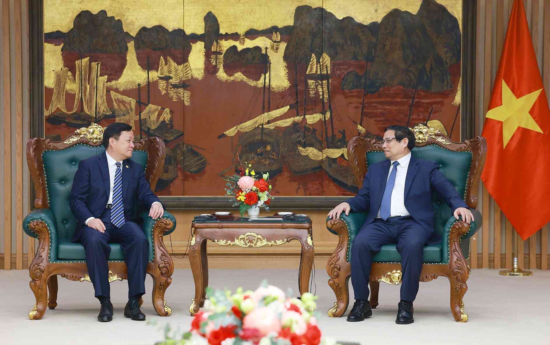 Miembro del Politburo, el primer ministro Pham Minh Chinh lo recibio 
Ha Dong Phong, presidente de la Junta de Directores de China Trade Aircraft Group (COMAC). Foto: VNA