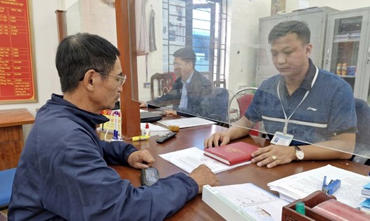 Chính phủ yêu cầu thực hiện việc rà soát, tinh giản biên chế gắn với cơ cấu lại và nâng cao chất lượng đội ngũ cán bộ, công chức. Ảnh minh họa: Thu Hằng
