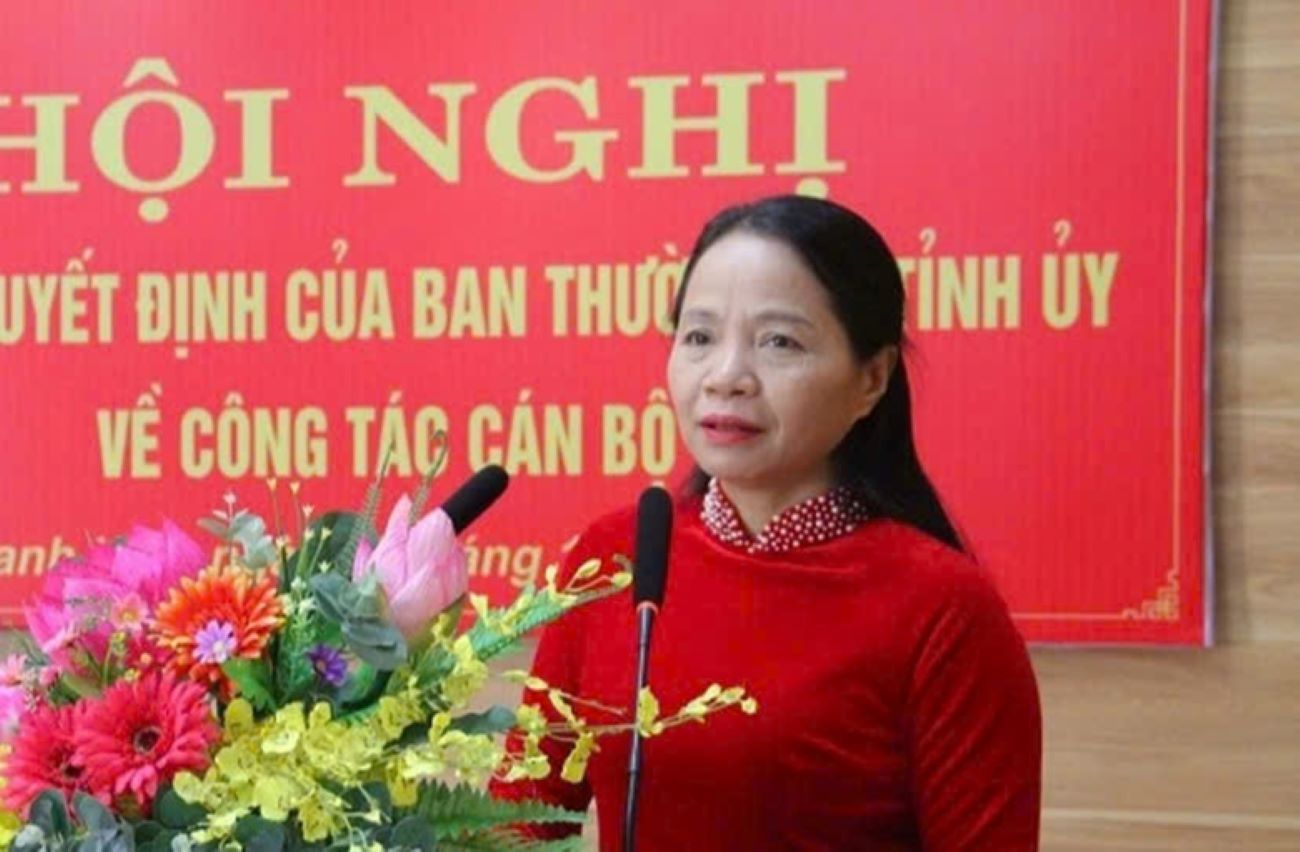 Sra. Bui Thi Muoi - Ex Director Adjunto del Departamento de Propaganda del Comite del Partido Provincial de Thanh Hoa, una de las primeras personas retiradas antes de la primera edad bajo el Decreto 178 en Thanh Hoa. Foto: Xuan colgado