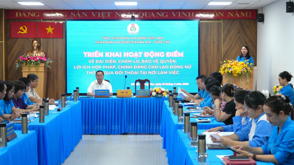 The scene of the conference deploying the model of caring for female workers through dialogue at work. Photo: Thanh An