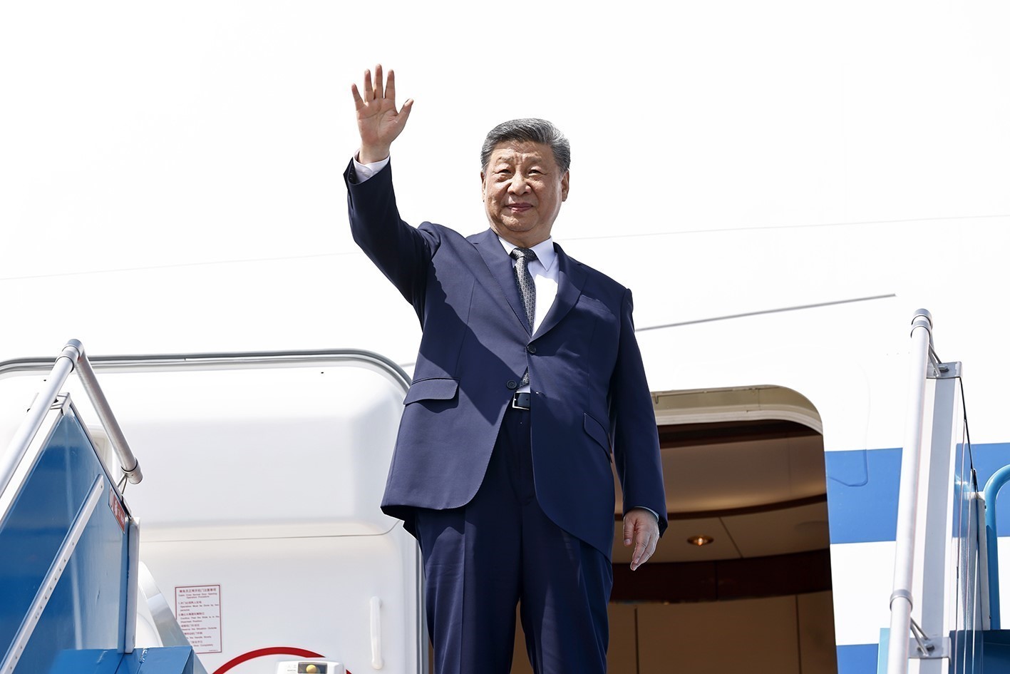 Secretario General y Presidente de China Xi Jinping en el Aeropuerto Internacional Noi Bai. Foto: VNA