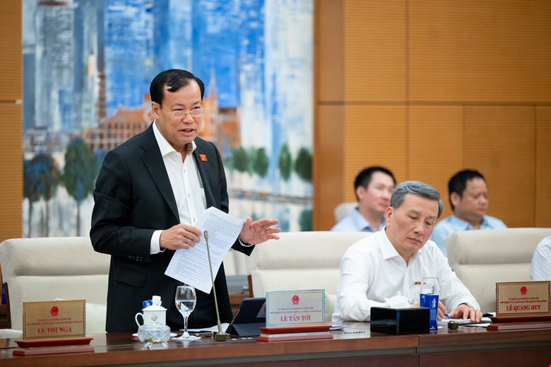 Chairman of the Committee for Defense, Security and Foreign Affairs Le Tan came to propose to scientists and engineers responsible for research on national defense and security need superior mechanisms. Photo: quochoi.vn
