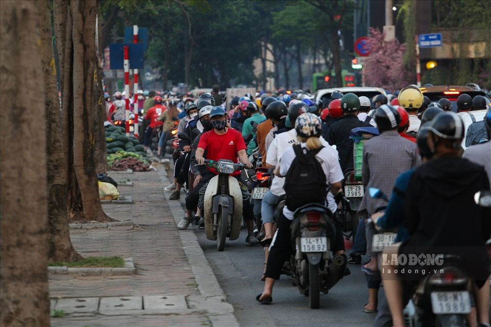 Hanoi ajusto la organizacion de trafico en Nguyen Ngoc VU, Cau Giay, Hanoi. Foto: para el