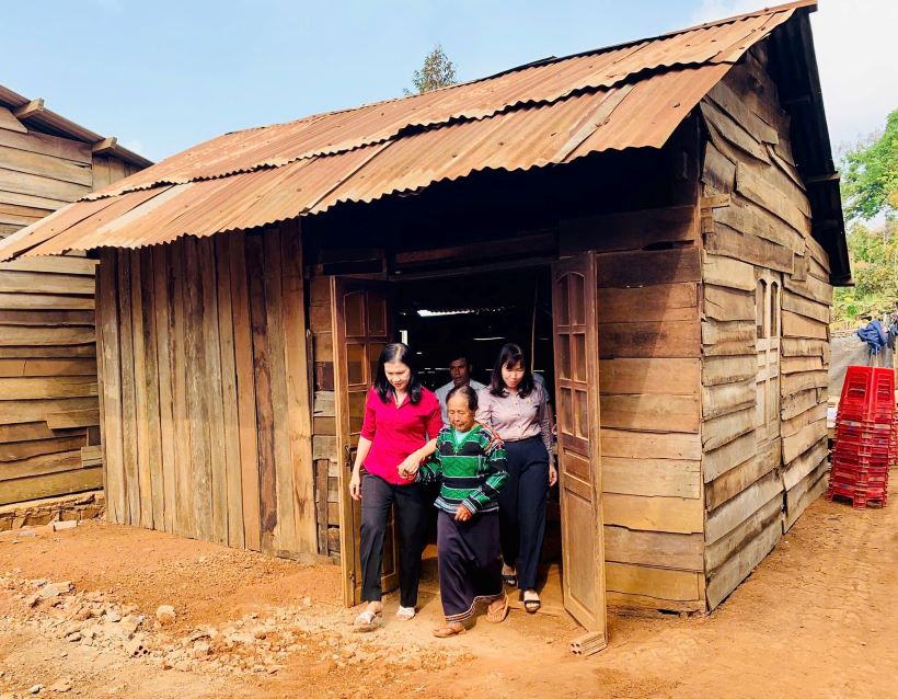 En el pasado, Da Nang implemento programas de ayuda a la vivienda para los que se han comprometido con la revolucion. Imagen de la ciudad rusa de Tsinghua