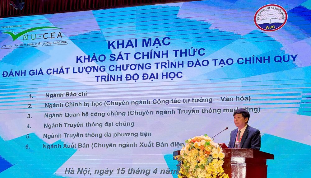 Assoc.Prof.Dr. Pham Minh Son - Director of the Academy of Journalism and Propaganda - Speaking at the opening ceremony. Photo: Anh Vu