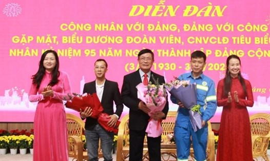 Diễn đàn “Đảng với công nhân - Công nhân với Đảng” được LĐLĐ huyện Thanh Oai và Công đoàn ngành Xây dựng Hà Nội phối hợp tổ chức. Ảnh: CĐCS