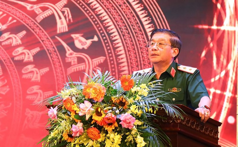 Lieutenant General Truong Thien To - Deputy Chairman of the General Department of Politics of the Vietnam People's Army - spoke at the Conference. Photo: Ministry of Defense