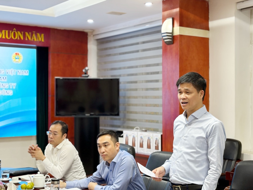 Vicepresidente de la Confederacion General de Trabajo de Vietnam, ONG Duy Hieu hablo en la reunion. Foto: Bao Han