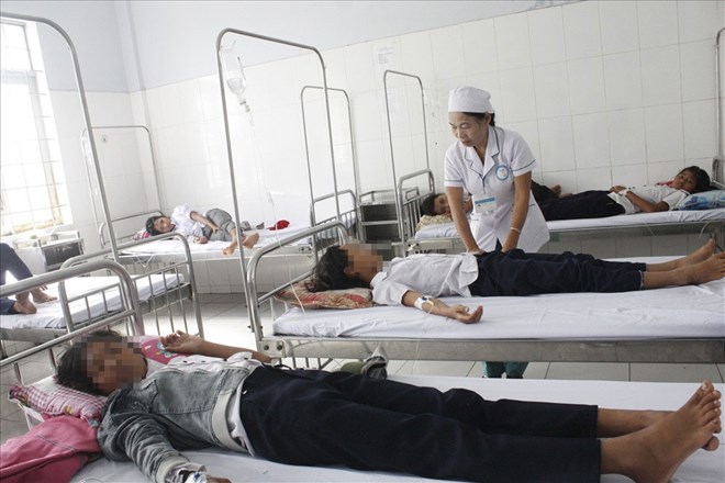 Un caso de intoxicacion alimentaria ha llevado a muchos estudiantes a la clinica de Kon Tum. Foto: Centro de Salud del Distrito