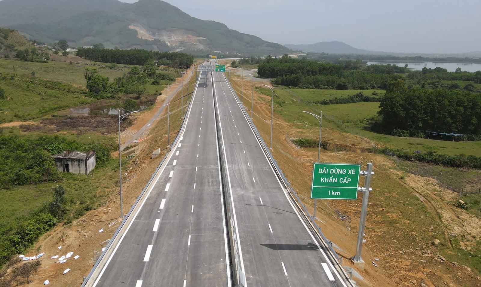 Hien nay co ban tuyen cao toc qua Ha Tinh a thi cong hoan thanh. Anh: Tran Tuan.