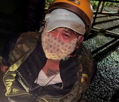 Subject Nguyen Ngoc Dung was arrested by functional forces after stealing dogs. Photo: Police provided