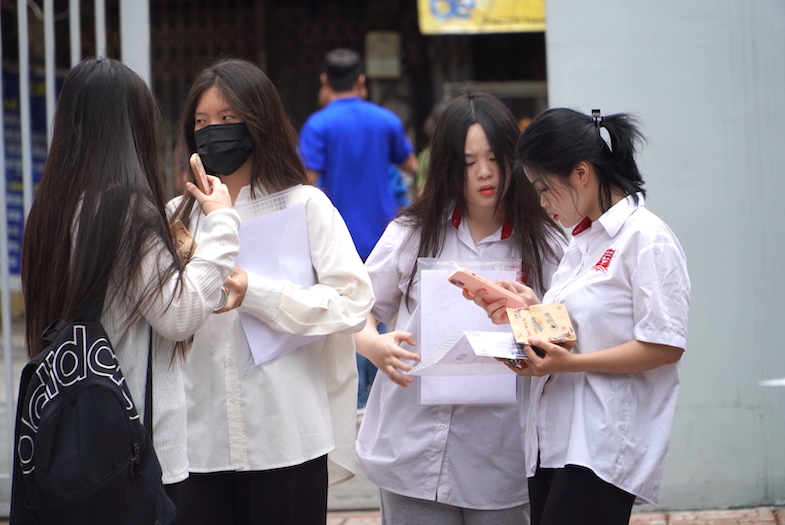 Tuition fees for Logistics and Supply Chain Management are of interest to parents and students. Photo: Van Trang