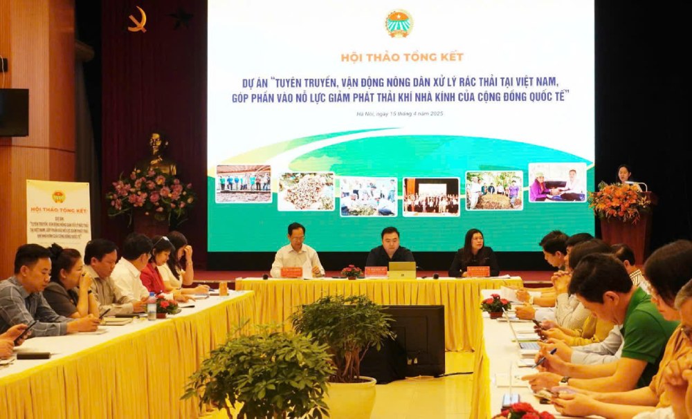 Đại biểu tham dự Hội thảo thảo tổng kết dự án "Tuyên truyền, vận động nông dân xử lý rác thải tại Việt Nam, góp phần vào nỗ lực giảm phát thải khí nhà kính của cộng đồng quốc tế". Ảnh: Quỳnh Chi