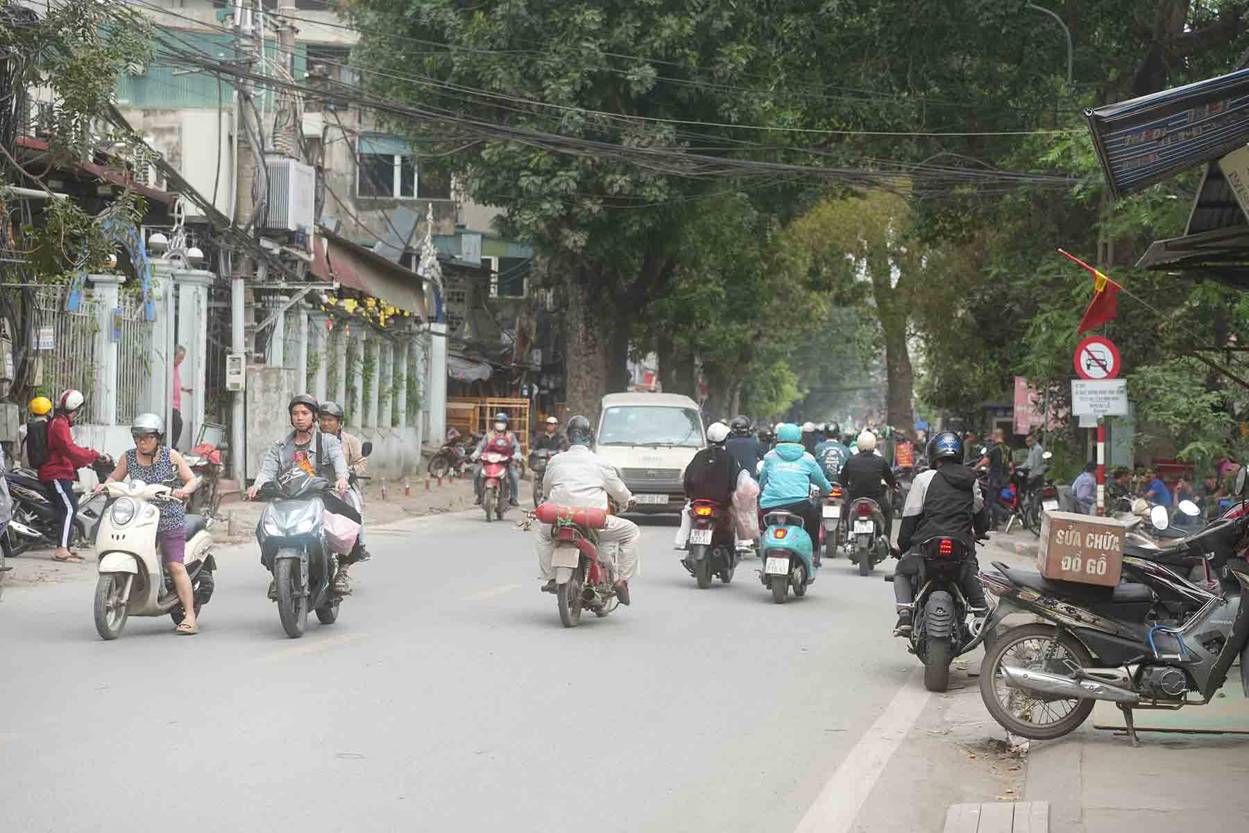 Vanh dai 1 doan Hoang Cau, Voi Phuc (Ha Noi). Anh: Huu Chanh 