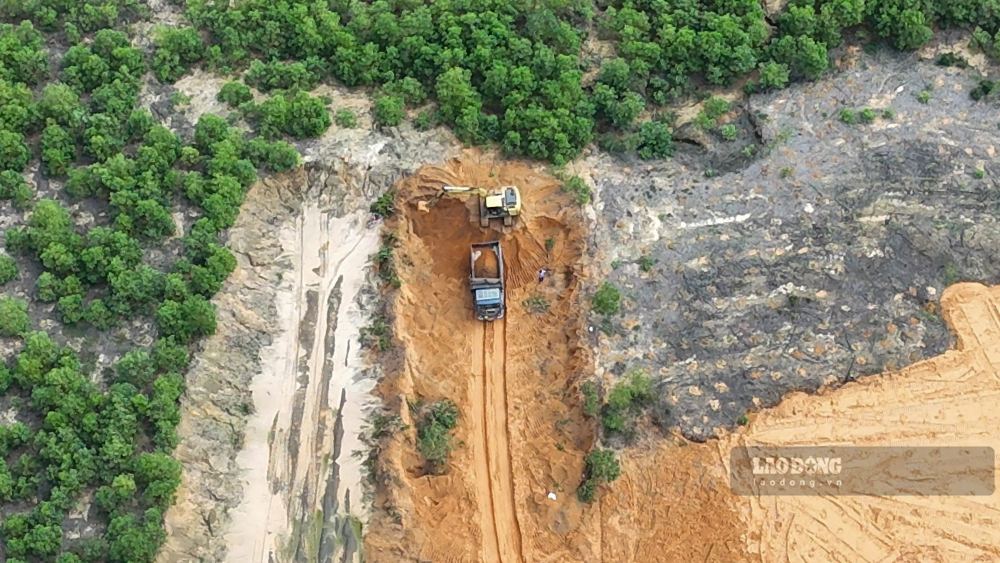 The scene of illegal land exploitation. Photo: PV