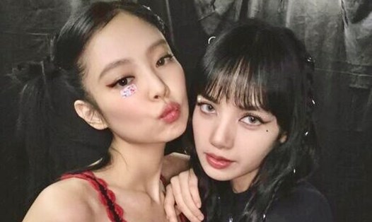 Jennie và Lisa từng vướng tin đồn bất hòa. Ảnh: chụp màn hình