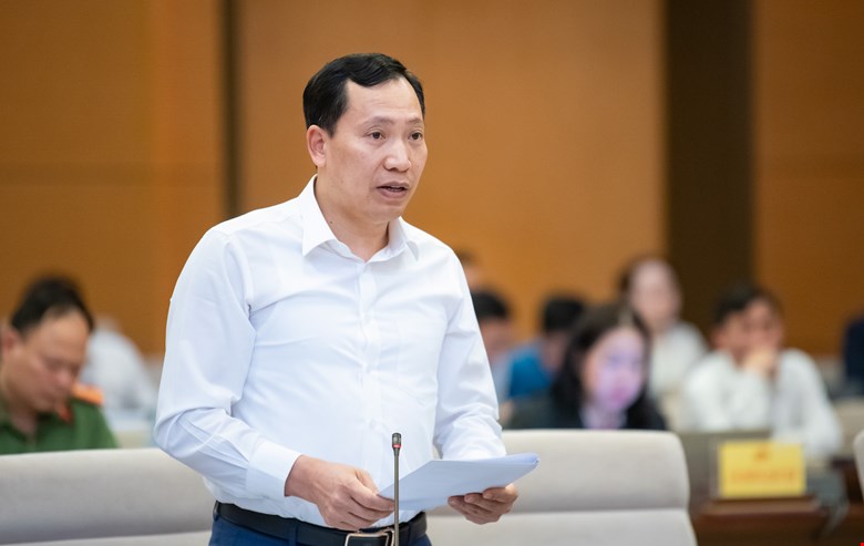 Deputy Minister of Public Security Le Van Tuyen said that the Draft Law stipulates that foreign countries require Vietnam to not enforce the penalty for the person who is required to extradite. Photo: quochoi.vn