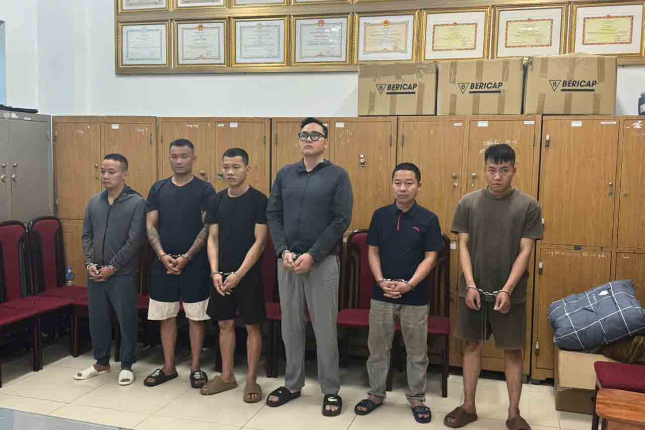 Tạm giữ hình sự nhóm bảo kê vật liệu xây dựng ở Tây Hồ