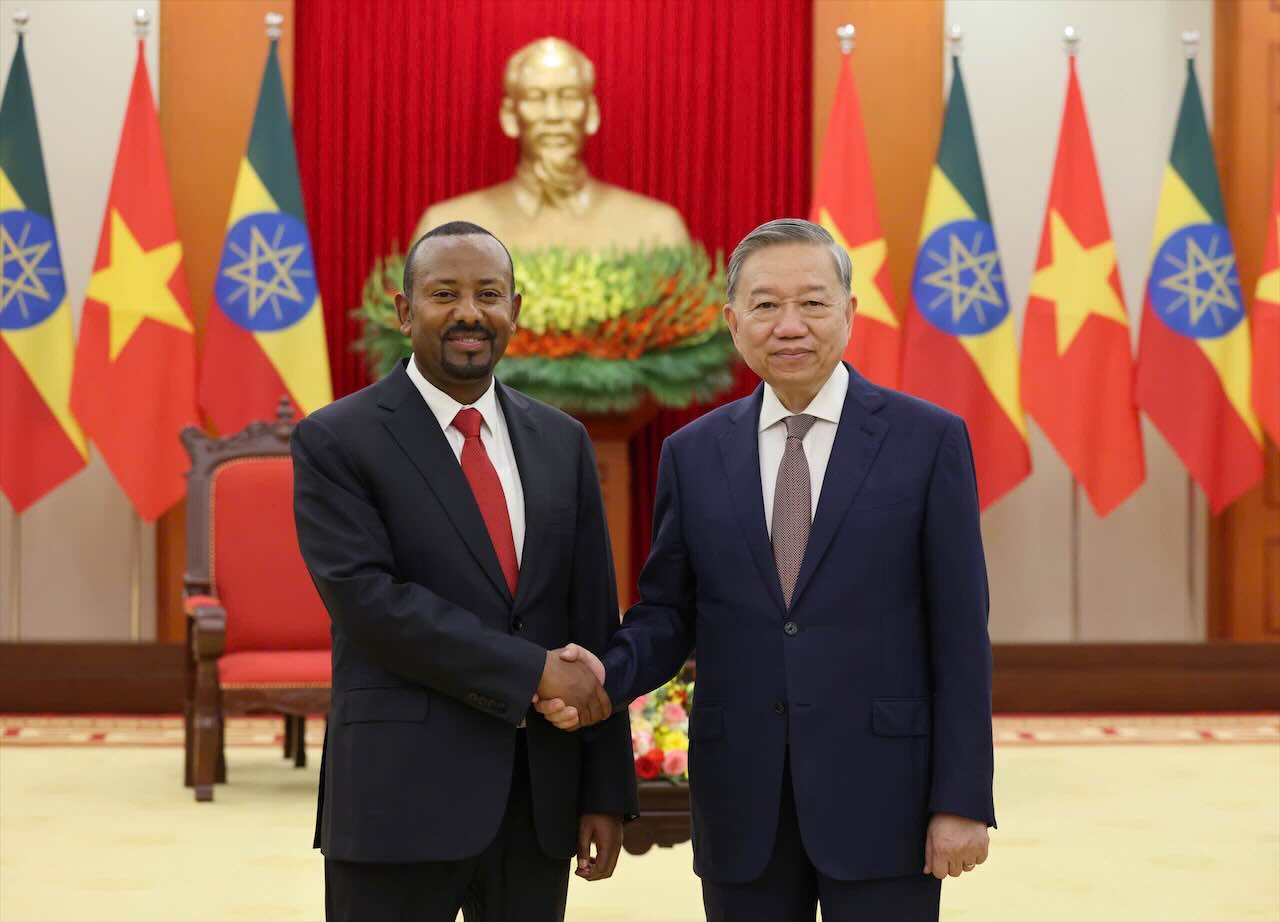 General Secretary To Lam received Prime Minister Ethiopia, President of the Prosperity Party (PP) Abiy Ahmed Ali who was visiting Vietnam and attended the P4G Summit. Photo: Hai Nguyen