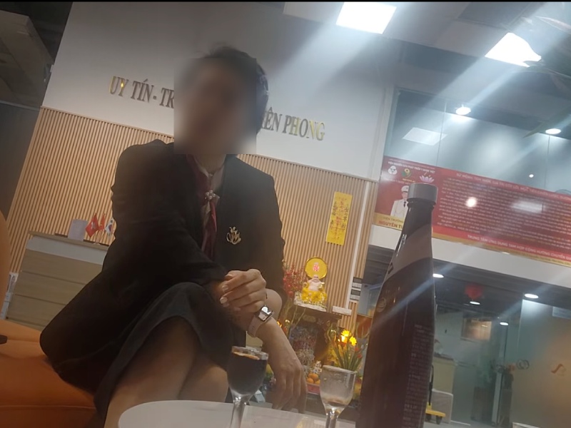 Quang cao ban san pham tu te bao goc. Anh: Nhom PV