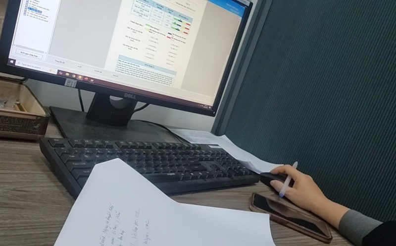 After the person coming for the check-up took a quantum machine, the person at Crownx Health Care and Beauty Joint Stock Company immediately read the index and gave the medical certificate. Photo: PV Group